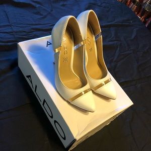 White pump with clear plastic detail